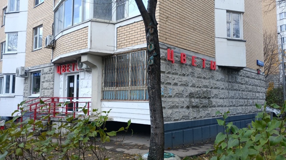 Продажа торгового помещения Жилое здание 