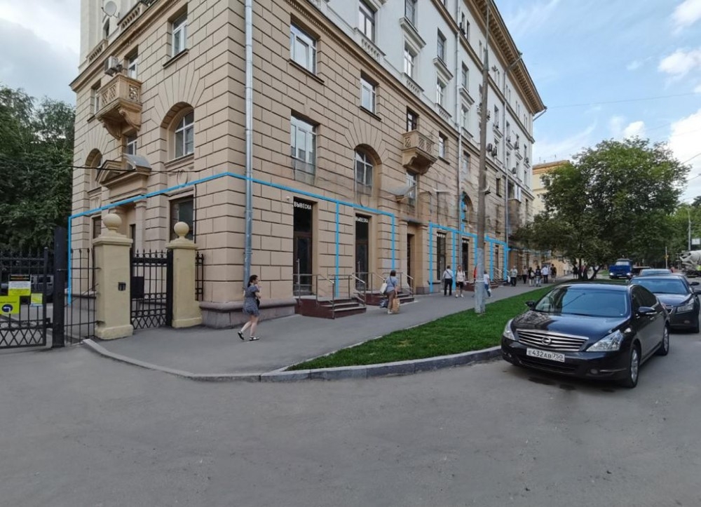 Продажа торгового помещения Жилое здание 