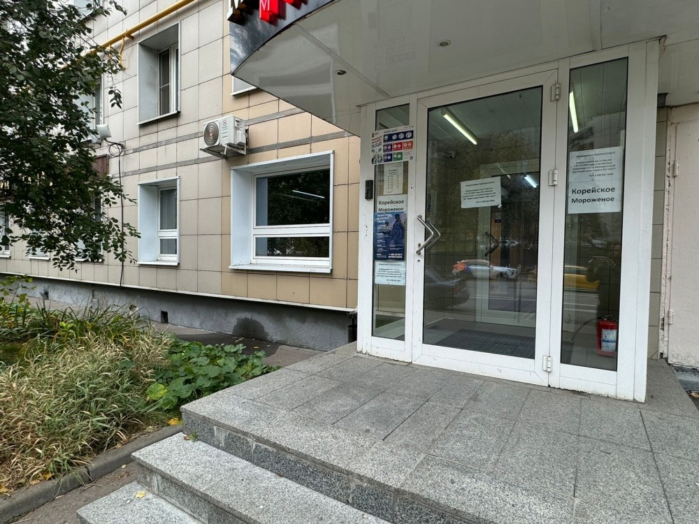 Аренда торгового помещения Жилое здание 