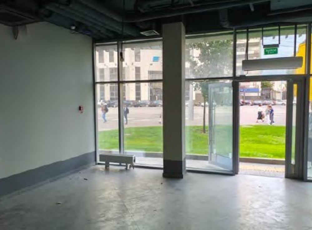 Аренда торгового помещения Деловой центр у метро