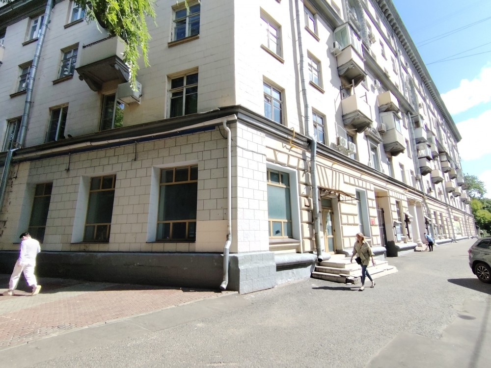 Аренда торгового помещения Жилое здание 