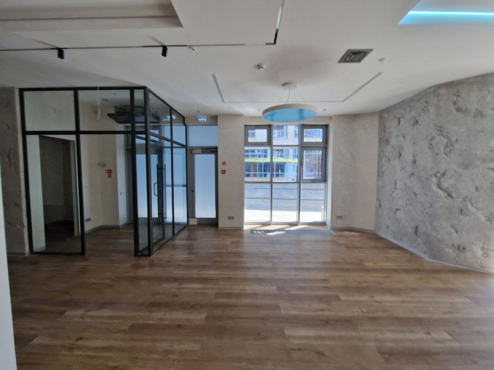 Аренда торгового помещения Деловой комплекс «Poklonka Place»