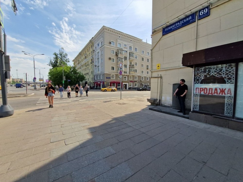 Продажа торгового помещения Жилое здание 