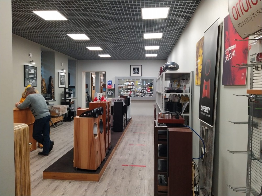 Аренда торгового помещения Жилое здание 