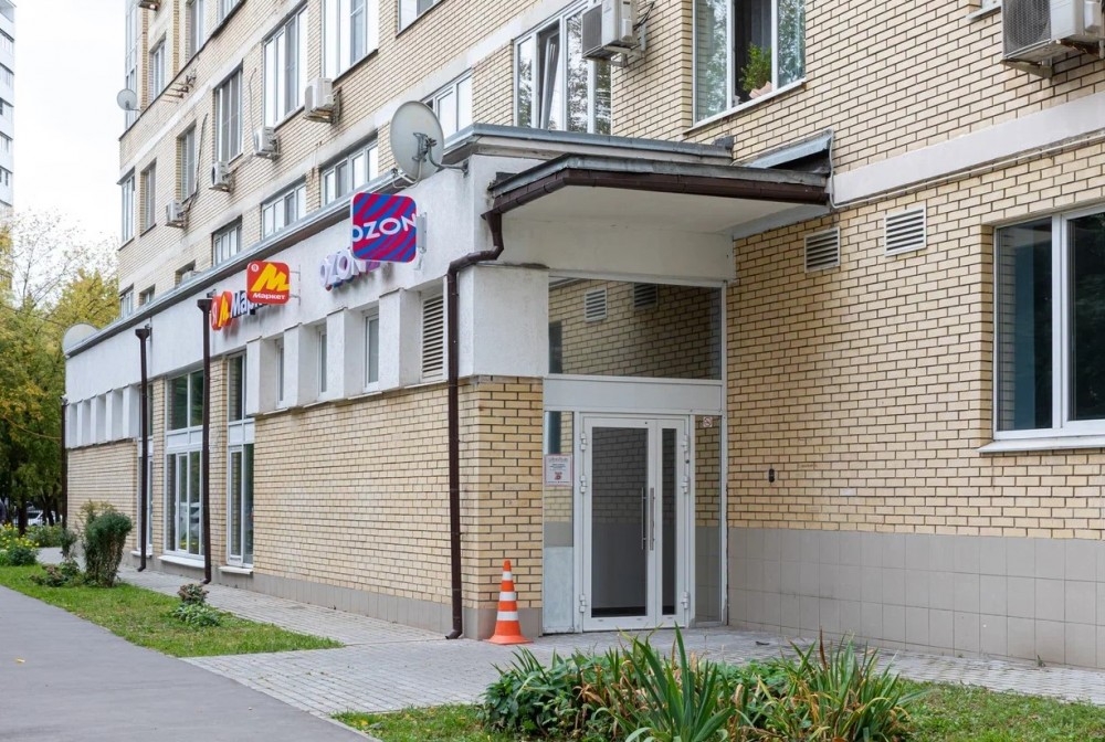 Продажа торгового помещения Жилое здание 