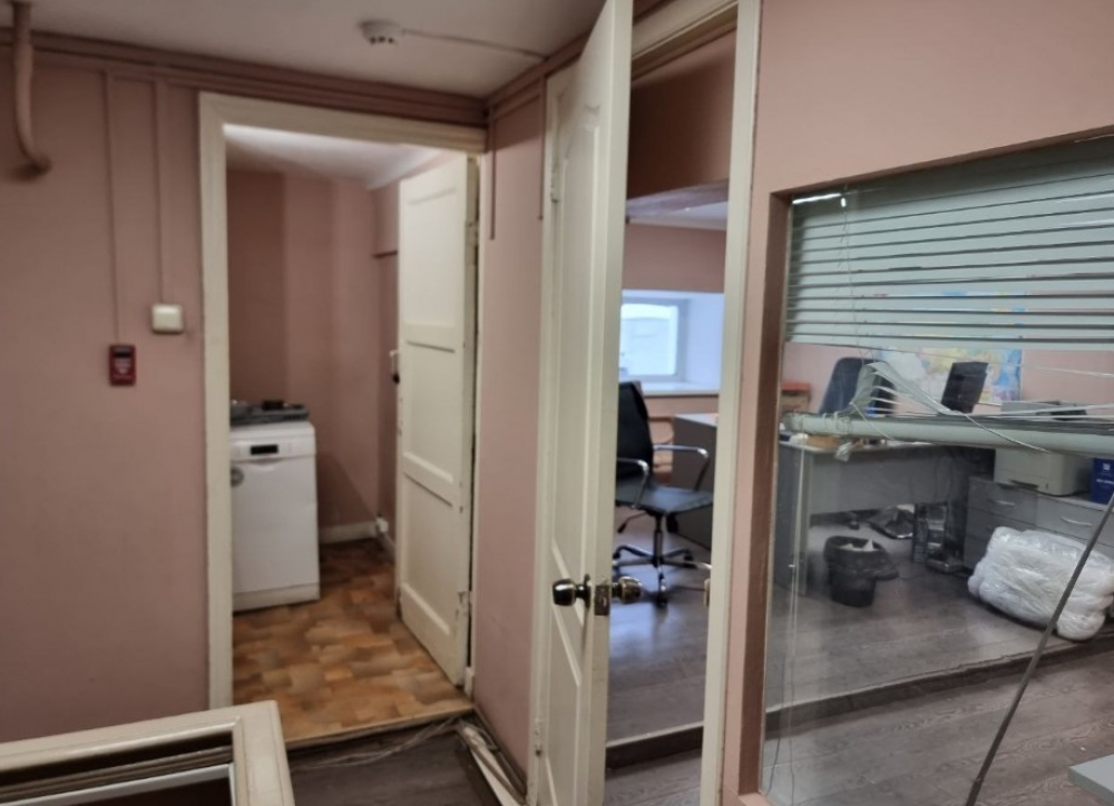 Аренда торгового помещения Жилое здание 