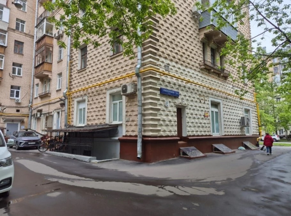 Продажа торгового помещения Жилое здание 