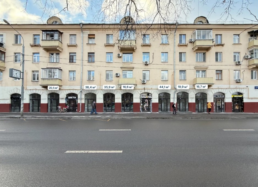 Продажа торгового помещения Жилое здание 