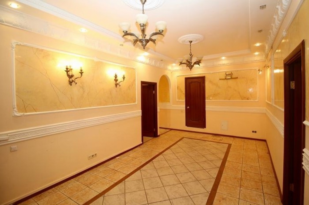 Продажа торгового помещения Жилое здание 