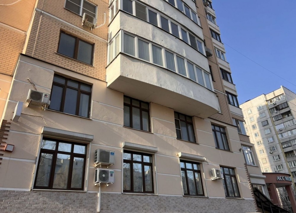Продажа торгового помещения Жилое здание 