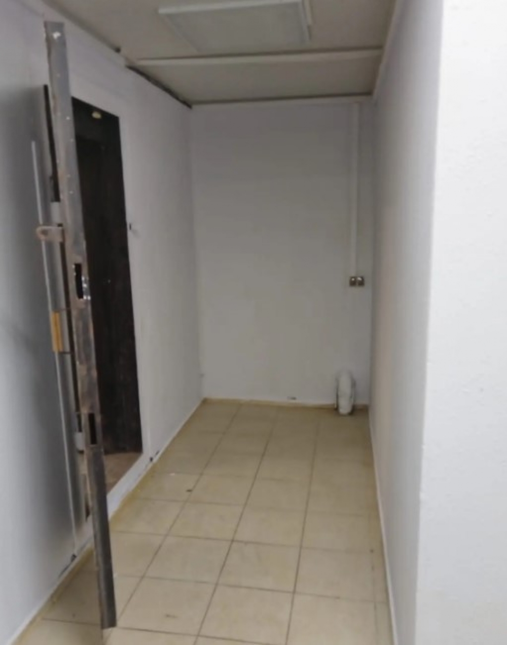 Продажа торгового помещения Жилое здание 