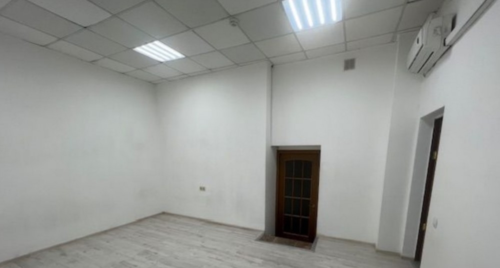 Продажа торгового помещения Жилое здание 