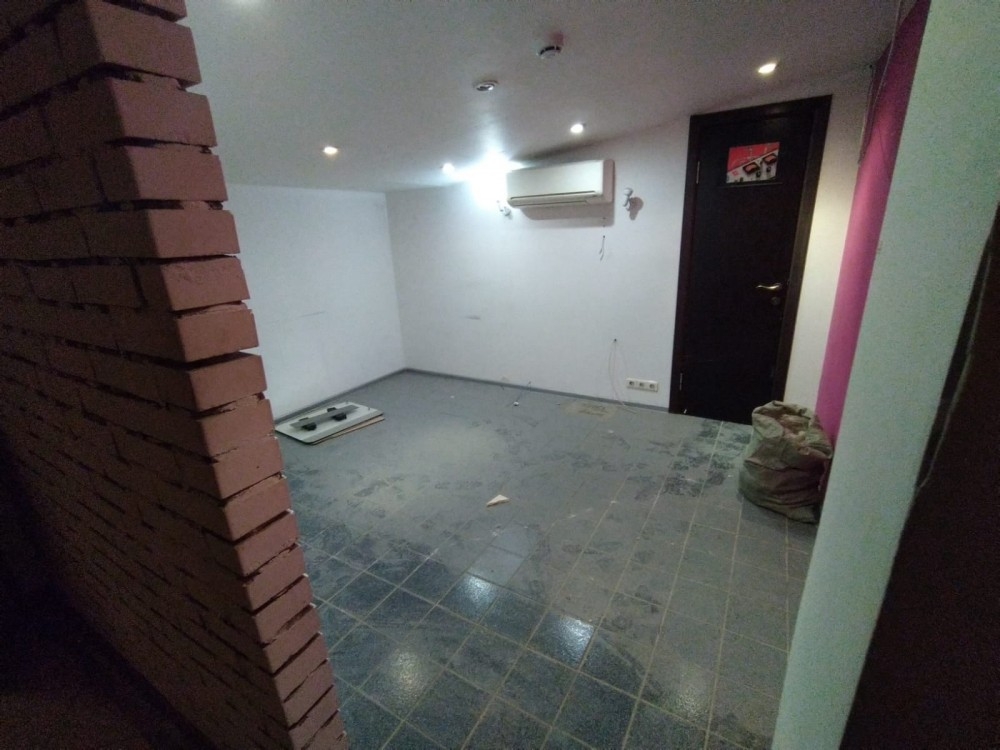 Аренда торгового помещения Жилое здание 