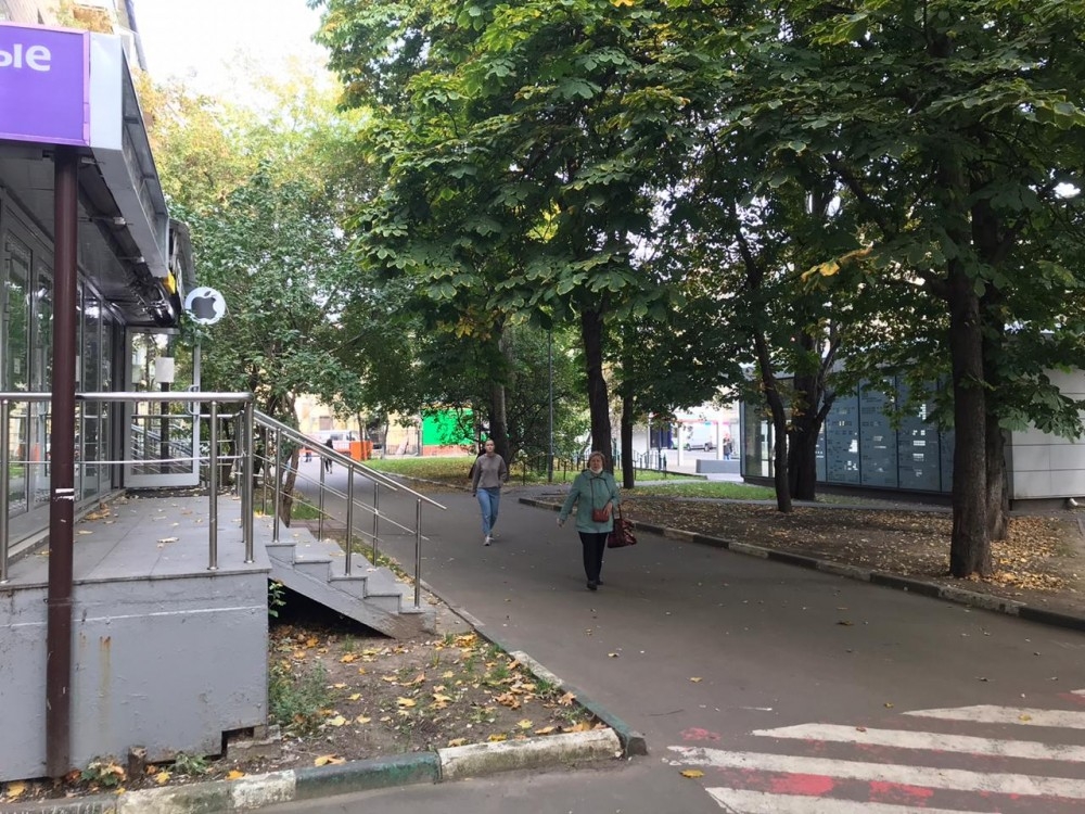 Продажа торгового помещения Жилое здание 