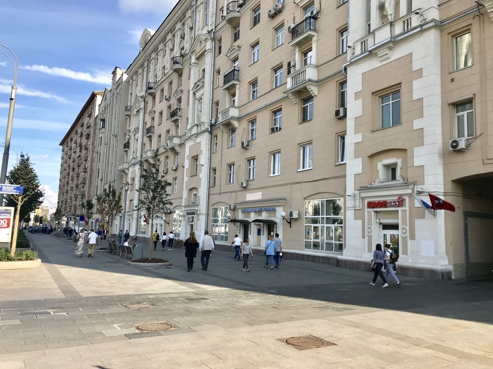 Продажа торгового помещения Жилое здание 