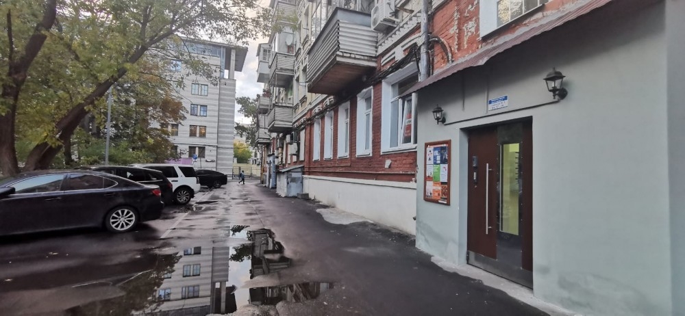 Продажа торгового помещения Жилое здание 
