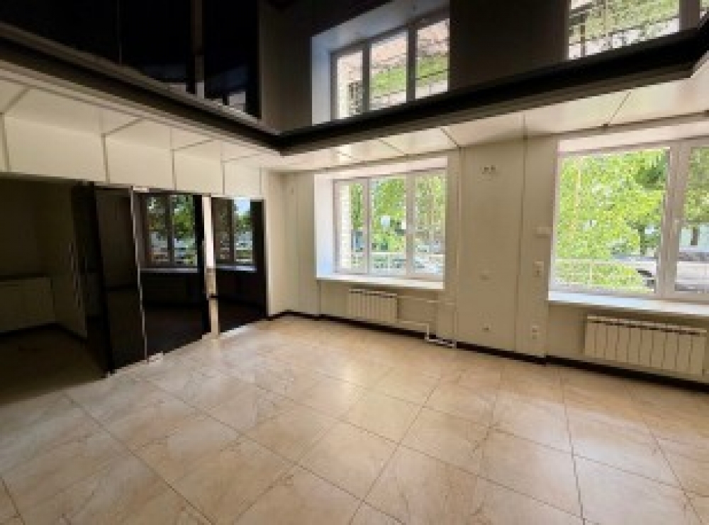 Продажа торгового помещения Жилое здание 