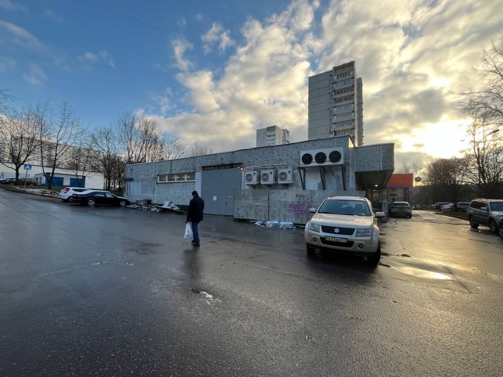 Аренда торгового помещения Жилое здание 