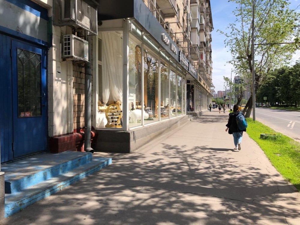 Аренда торгового помещения Жилое здание 