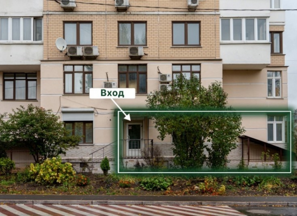 Продажа торгового помещения Жилое здание 