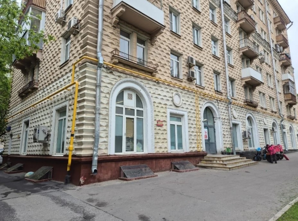 Продажа торгового помещения Жилое здание 