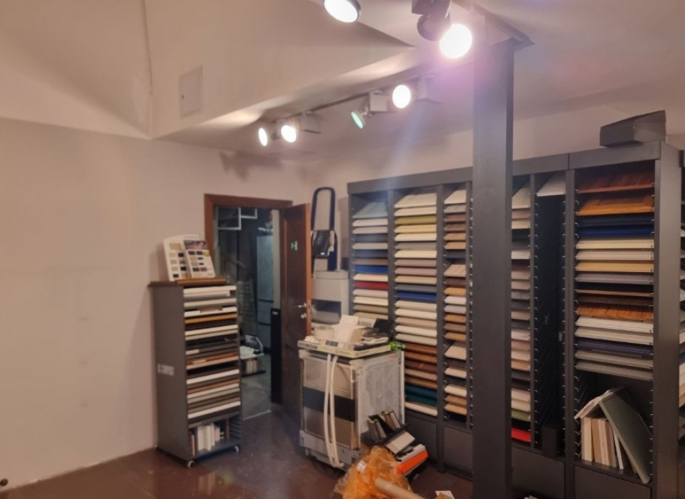 Аренда торгового помещения Жилое здание 