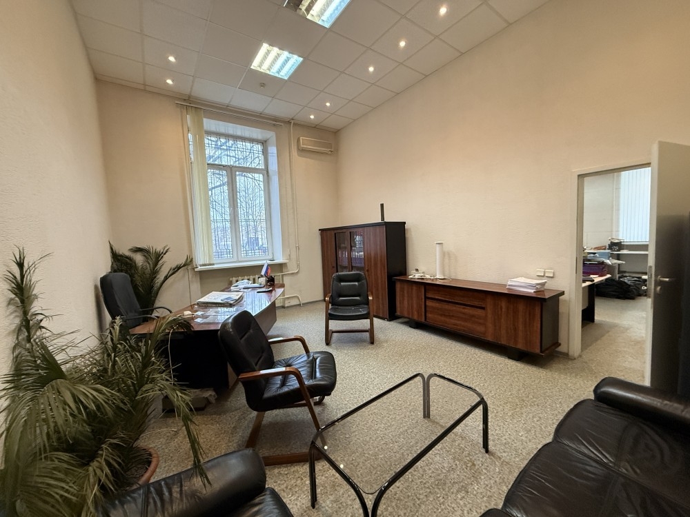 Аренда торгового помещения Жилое здание 