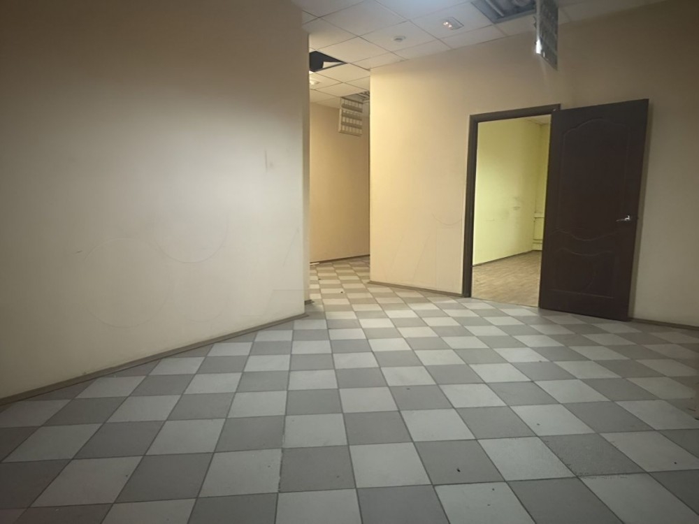 Аренда торгового помещения Жилое здание 