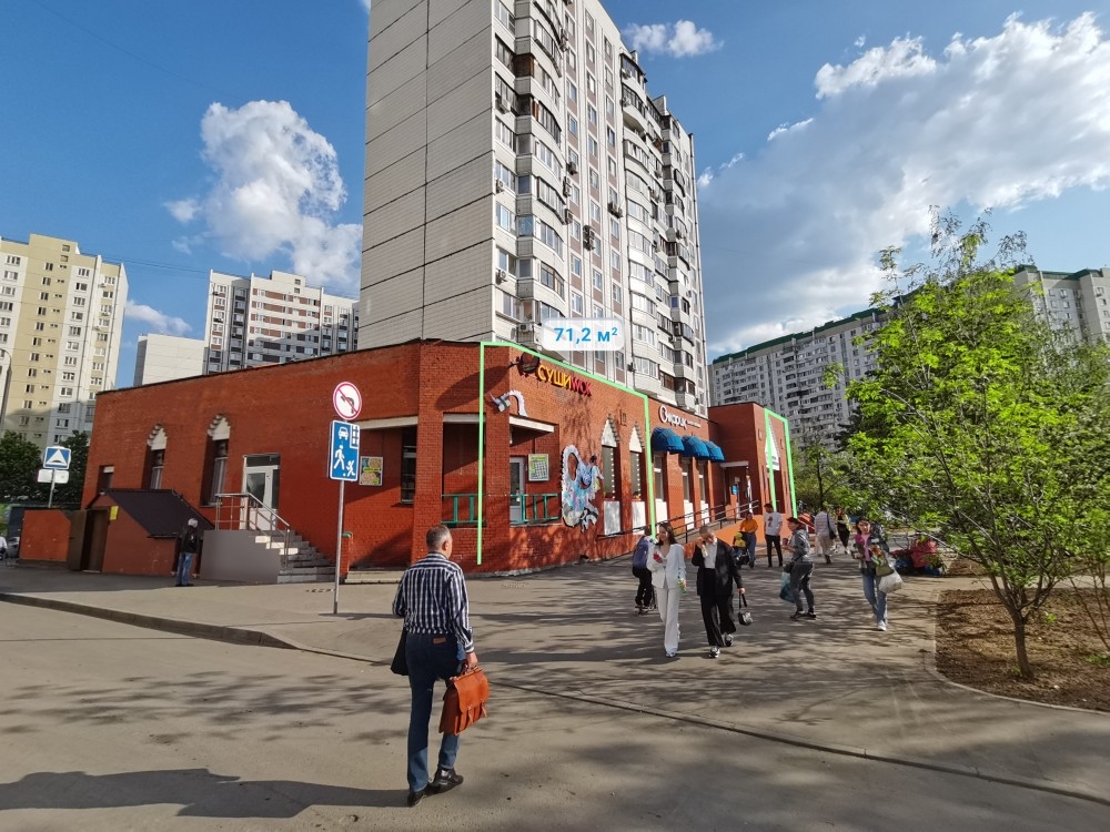 Аренда торгового помещения Жилое здание 