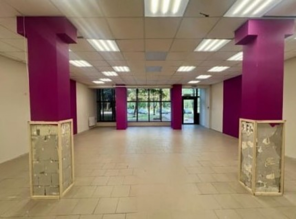 Аренда торгового помещения Жилой дом 