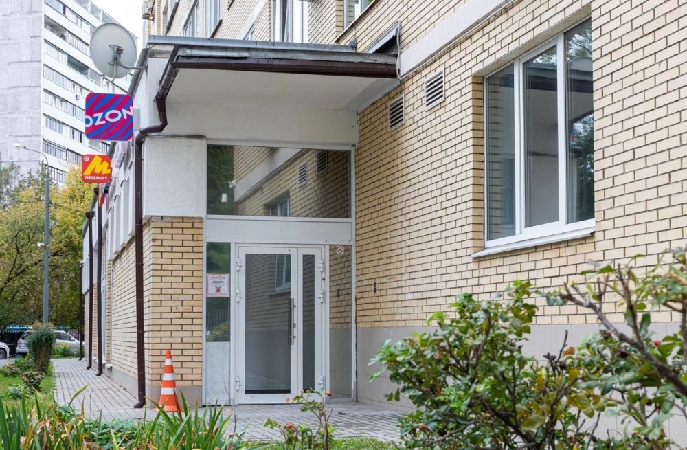 Продажа торгового помещения Жилое здание 