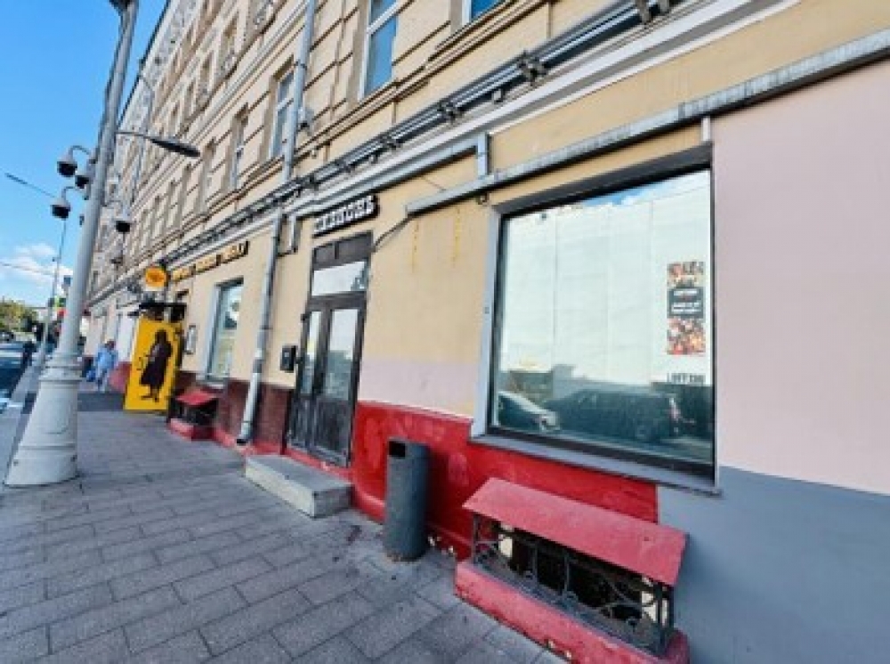 Аренда торгового помещения Жилое здание 