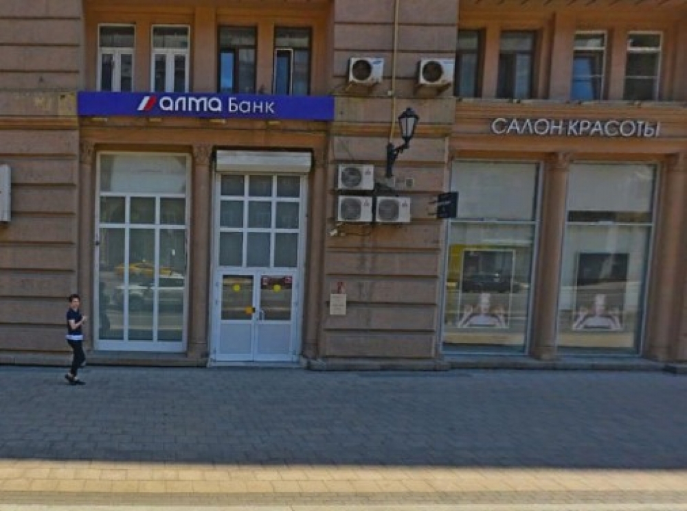 Аренда торгового помещения Жилое здание 