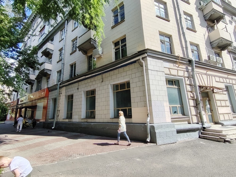 Аренда торгового помещения Жилое здание 