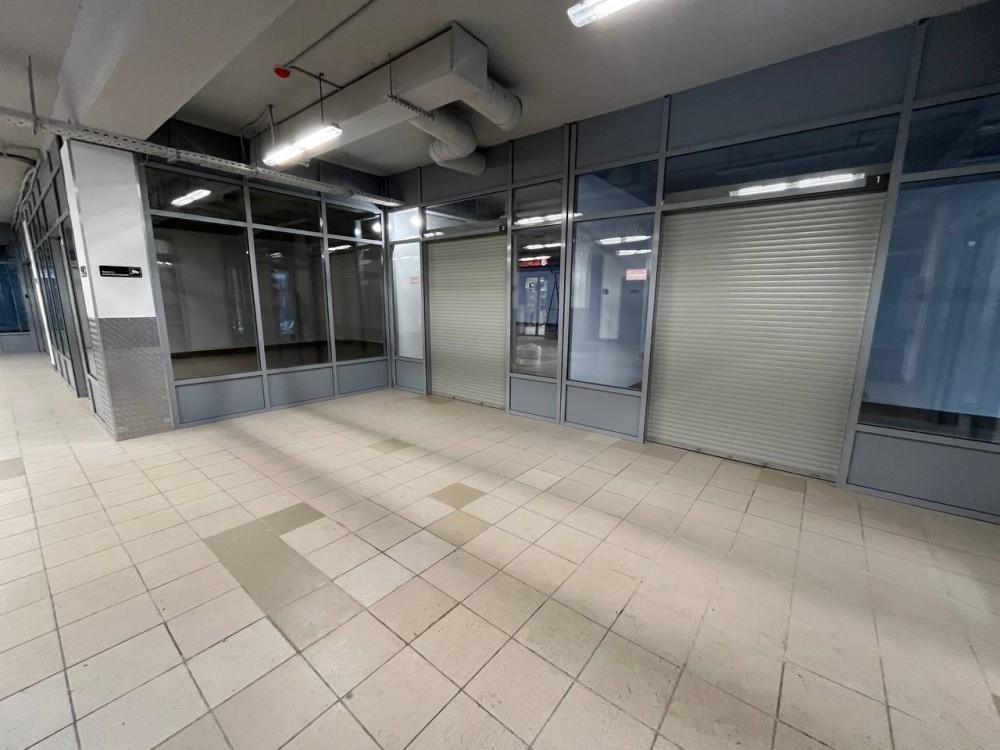 Аренда торгового помещения Жилое здание 