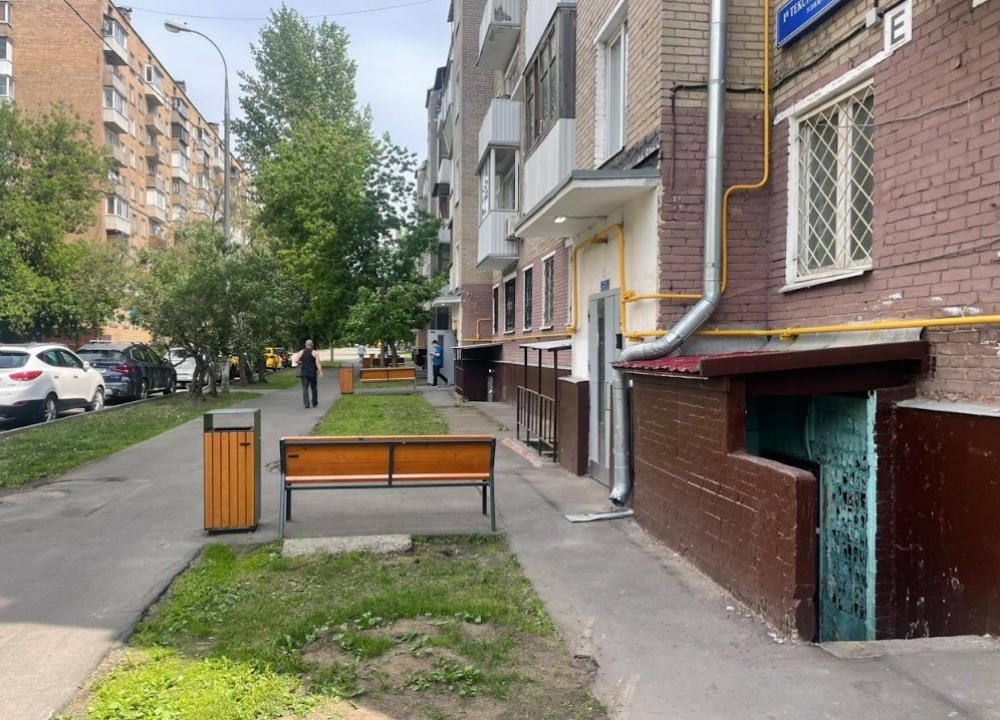 Продажа торгового помещения Жилое здание 