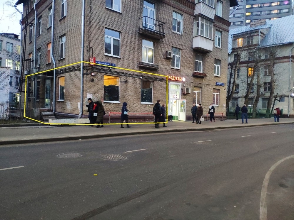 Аренда торгового помещения Жилое здание 