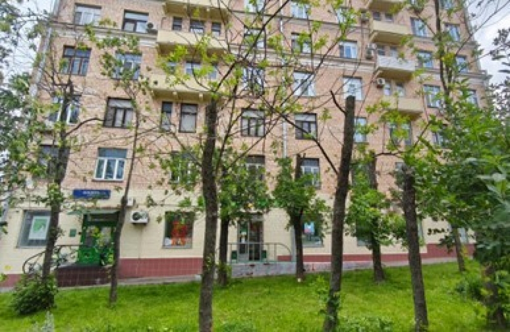 Продажа торгового помещения Жилое здание 