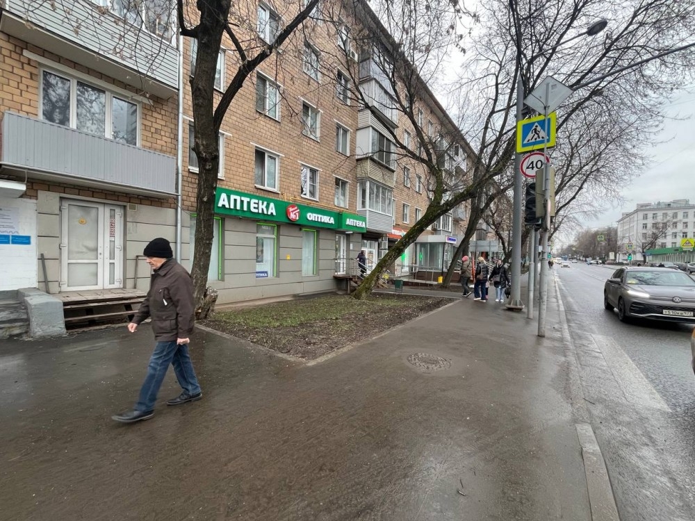 Продажа торгового помещения Жилое здание 