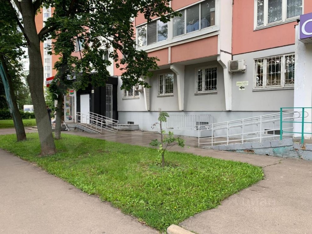 Продажа торгового помещения Жилое здание 