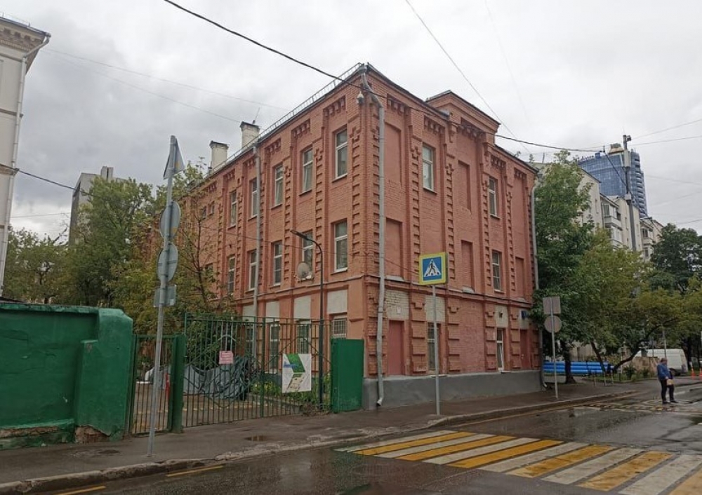 Продажа торгового помещения Жилое здание 