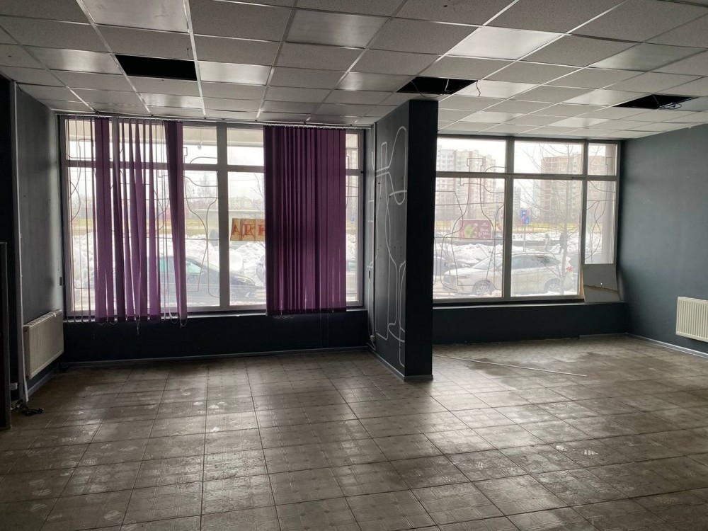 Аренда торгового помещения Жилое здание 