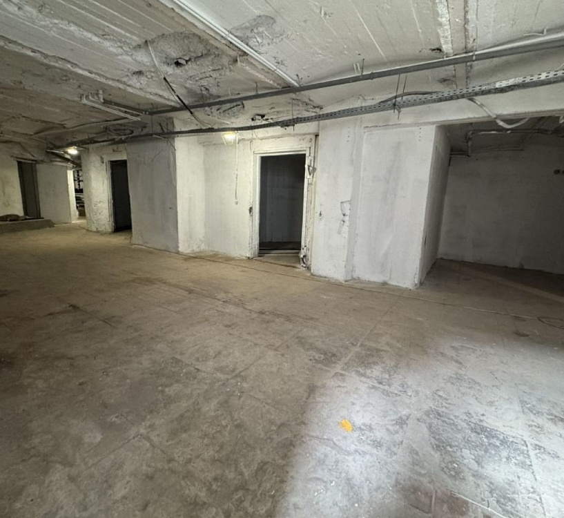 Продажа торгового помещения Жилое здание 