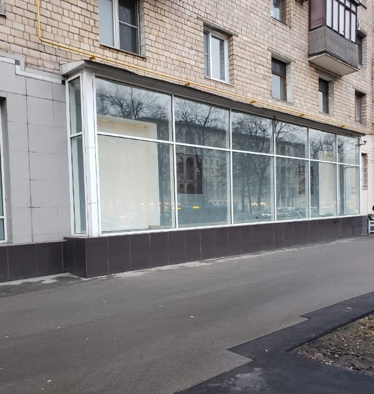 Аренда торгового помещения Жилое здание 