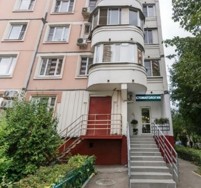 Продажа торгового помещения Жилое здание 