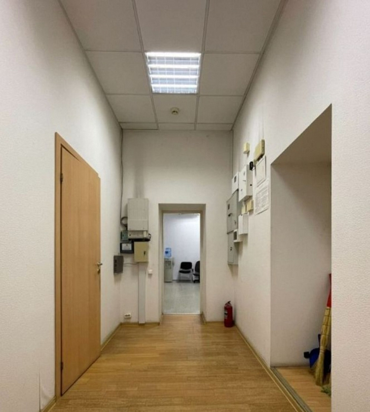 Продажа торгового помещения Жилое здание 