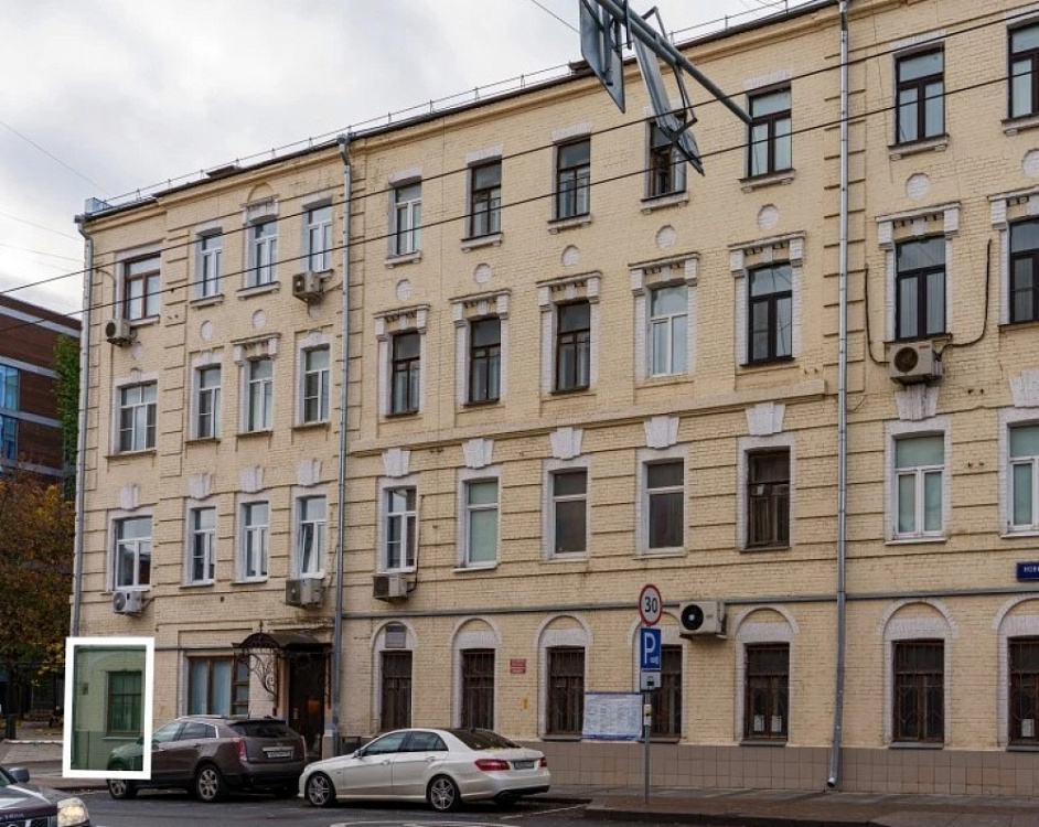 Продажа торгового помещения Жилое здание 