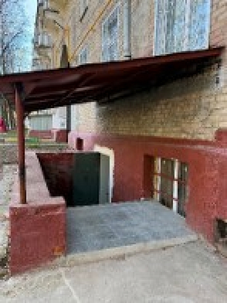 Продажа торгового помещения Жилое здание 