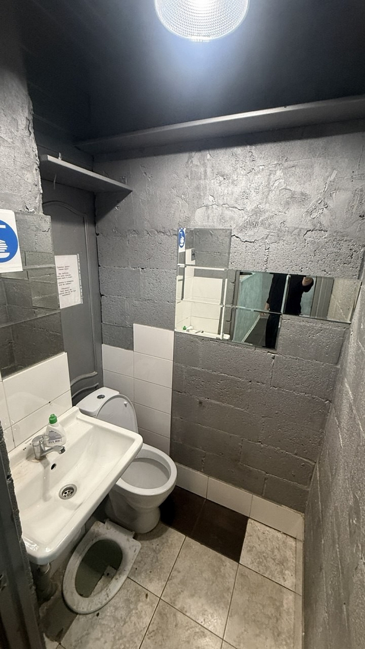 Продажа торгового помещения Жилое здание 