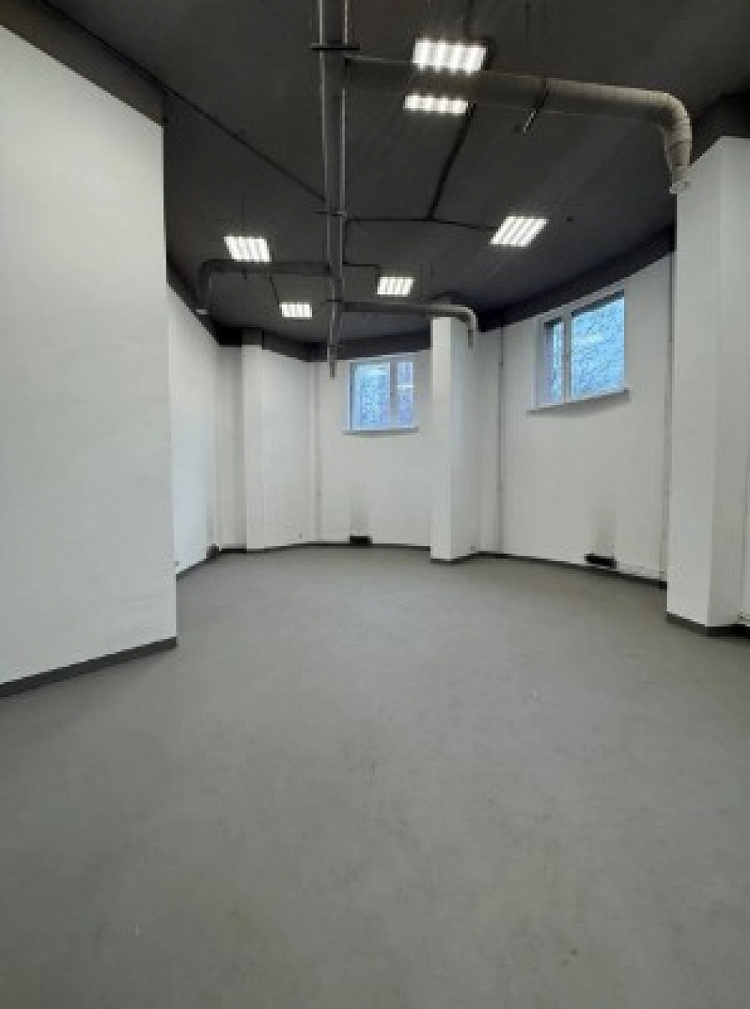 Аренда торгового помещения Жилое здание 